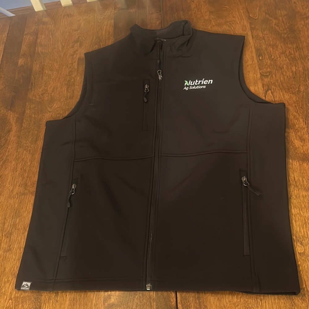 Nutrien Ag Solutions vest